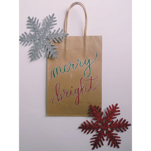 This Christmas gift bag is a cheery way for gift giving this holiday season.  Each kraft gift bag has "merry and bright" written in brush letter calligraphy in red and green font with chrome details.   Small kraft bag dimensions 5.25 x 8.5 inches (13.3cm x 21.5cm)  Medium kraft bag dimensions 8 x 10 inches  (20.3cm x 25.4 cm)