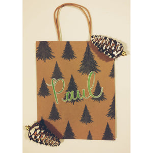 Would you like a personalized kraft bag for a holiday gift for a loved one? This tree gift bag is a classic one to give this holiday season.   Each gift bag can be personalized with a name written in calligraphy with choice of font colour.   Medium kraft bag dimensions 8 x 10 inches (20.3 cm x 25.4 cm)
